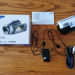 Samsung HMX-F90 camcorder, white